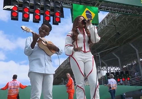 Ludmilla canta hino nacional em GP